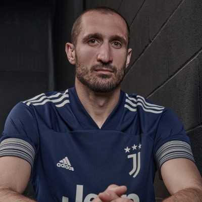 Cristiano Ronaldo presenta la segunda camiseta de la Juventus para la temporada 2020/21&nbsp;&nbsp;