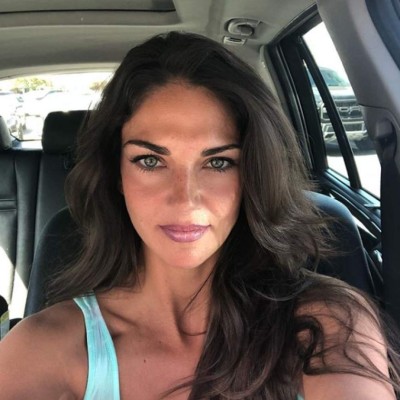 ¡Hermosa! Lorena Bernal, la guapa esposa del candidato a asumir el banquillo del Arsenal