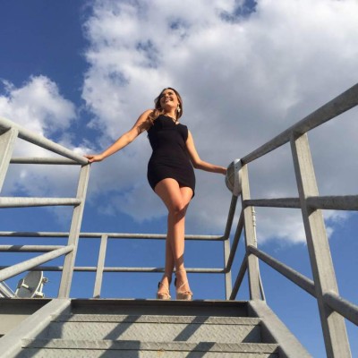 FOTOS: La guapa modelo y periodista salvadoreña que apoya la selecta