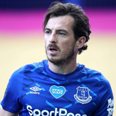 Dicen adiós: Los 14 grandes futbolistas que anunciaron su retiro en este 2020; uno tiene 29 años