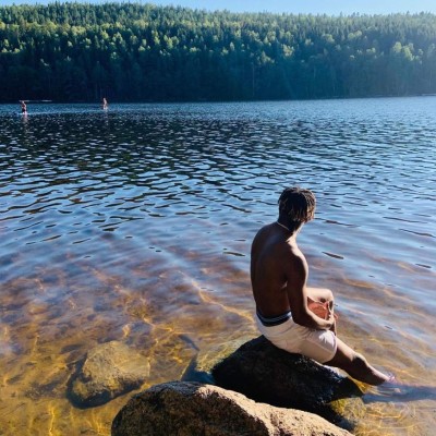 ¡Lo disfruta a pesar de no jugar! Así es la vida del hondureño Kevin Álvarez en Suecia