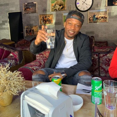 ¡Lo disfruta a pesar de no jugar! Así es la vida del hondureño Kevin Álvarez en Suecia