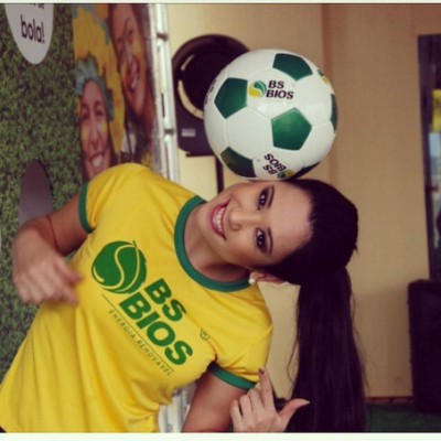 Raquel Benetti, la sensual brasileña que se luce en freestyle