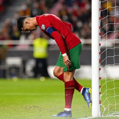 Está hundido: La frustración de Cristiano Ronaldo tras ser enviado al repechaje con Portugal; Serbia silenció Lisboa