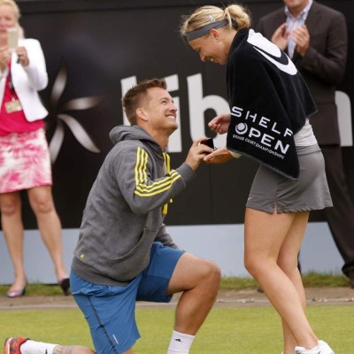 Tenista alemán le pide matrimonio a su novia en plena cancha