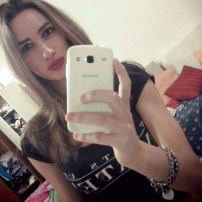 Así es Mechy Rohrer, la promotora argentina que sale en vídeo hot con dos pilotos