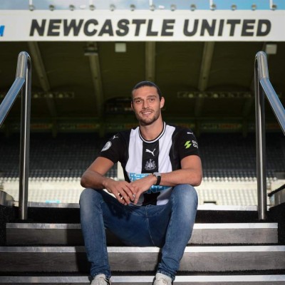 Hasta con campo de fútbol: La lujosa mansión que no puede vender Andy Carroll, futbolista inglés