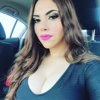 Presentadora mexicana levanta su vestido para mostrar tatuaje