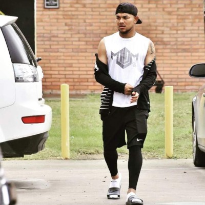 ¡Gorras, camisetas y más! Los futbolistas hondureños que han hecho de su nombre una marca