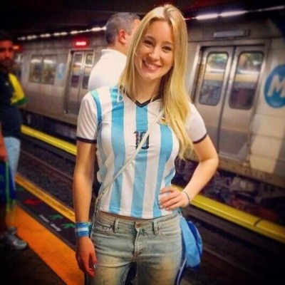 ¡De no creer! En plena celebración de Racing, hija del presidente baja, besa a jugador y oficializa noviazgo