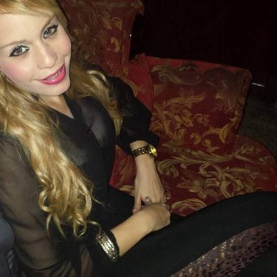 Karencita, la sensual rubia que vuelve locos a los hondureños en los estadios