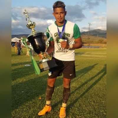 Romario Cavachuela, de campeón con Atlético Pinares a ordeñar vacas