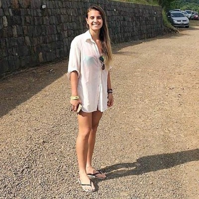 Djenifer Becker, la futbolista perfecta, es una muñeca y brillante en la cancha