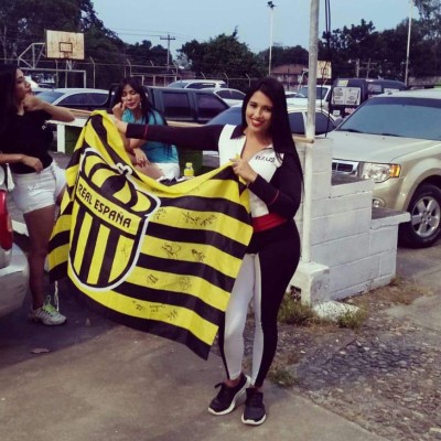 Jasmine Ortiz, la bella aficionada del Real España que levanta suspiros en los estadios