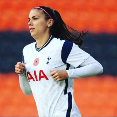 Deslumbró en la cancha y foto con su hija: Así fue el debut de Alex Morgan con el Tottenham