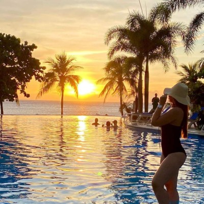 Virginia, la preciosa esposa de Emilio Izaguirre y sus vacaciones en las Islas de la Bahía