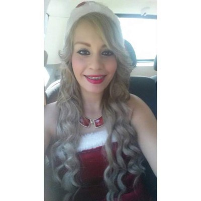 Karencita, la sensual rubia que vuelve locos a los hondureños en los estadios