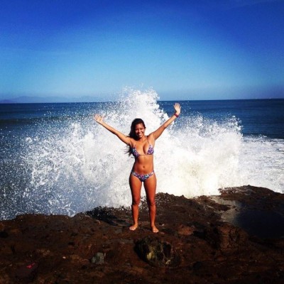 Verónica Angulo, la bella reportera deportiva tica amante del Surf