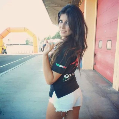 Galería: Modelo italiana promete desnudarse si el Cagliari de David Suazo asciende