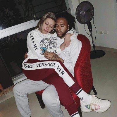 Captan a portero de Perú saliendo de hotel con otra mujer y su esposa pone fin a su matrimonio