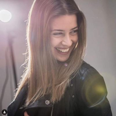 ¡Vergonzoso! Jugador se baja la calzoneta delante de una árbitro italiana en pleno juego