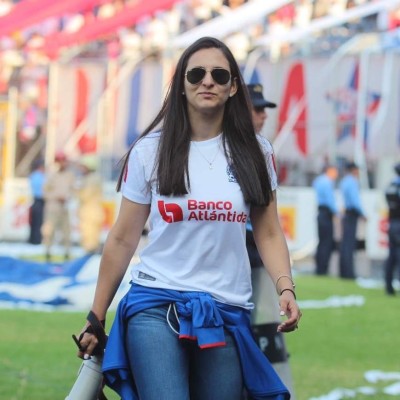 FOTOS: Ella es la guapa fotógrafa que retrata la historia del Olimpia