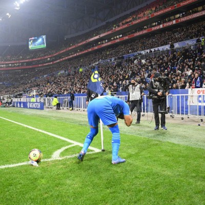 Fotos: Así fue la agresión que sufrió Payet en la Liga de Francia; ¡botellazo en la cabeza!