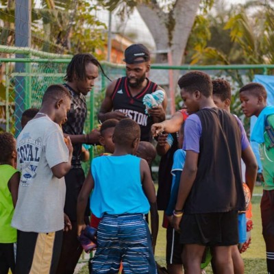 Fundación Alberth Elis: Los sueños de un futbolista que vivió en la pobreza y quiere transformar otras vidas