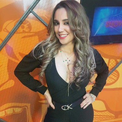 ¡Explotan las redes! Famosa presentadora y sus poses sexys por la Selección de Paraguay