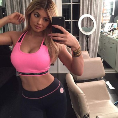 Kylie Jenner, la sexy hermana de las Kardashian adicta a los deportes