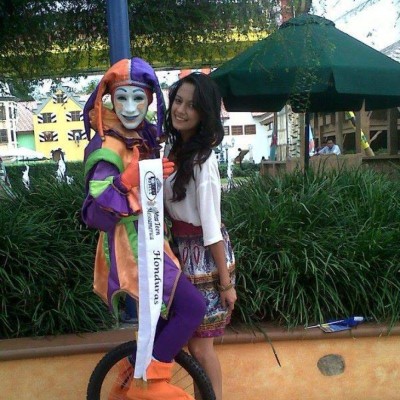 FOTOS: Alejandra Alcántara, la aficionada del Olimpia, Barcelona y admiradora de Messi