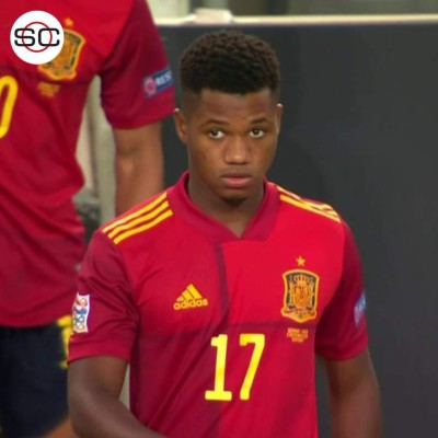 FOTOS: El 'caño' a Sergio Ramos, el enfado de Luis Enrique y los debutantes en el Alemania-España