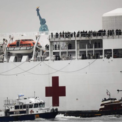 El impresionante buque hospital militar que llega Nueva York para combatir el coronavirus