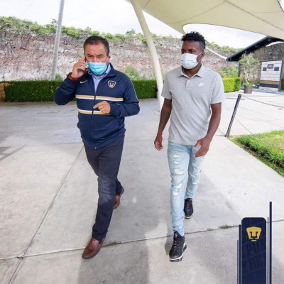 ¡Pruebas médicas y el número! Las imágenes de la presentación de Carlos Mejía con Pumas