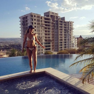 Las fotos más hot de la guapa modelo Gennys Alfaro recibiendo el verano