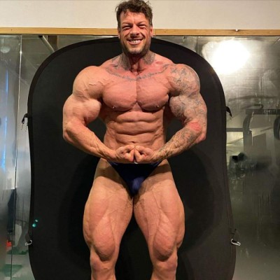 El fisicoculturista más alto del mundo: mide 1,96 y come 'tortilla con chocolate negro'