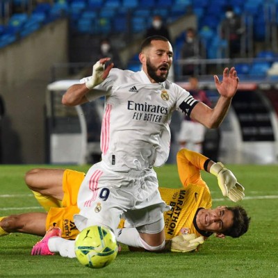 Fotos: Zidane fue a buscar al árbitro y los polémicos penales en el Real Madrid-Sevilla