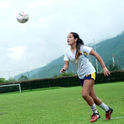 Lina Arciniegas, la hermosa compañera de equipo de la tica Melissa Herrera