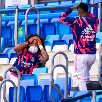 Júbilo y tristeza: El enorme gesto de Luis Suárez y la triste imagen de Benzema tras la coronación del Atlético