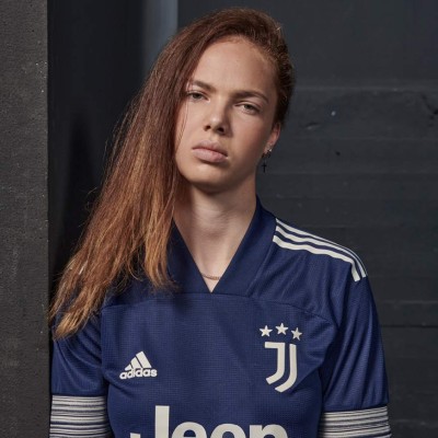 Cristiano Ronaldo presenta la segunda camiseta de la Juventus para la temporada 2020/21&nbsp;&nbsp;