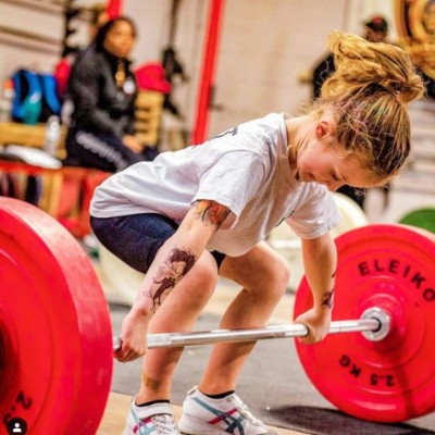 Así es la niña de siete años que se convirtió en la más fuerte del mundo al levantar 80 kg