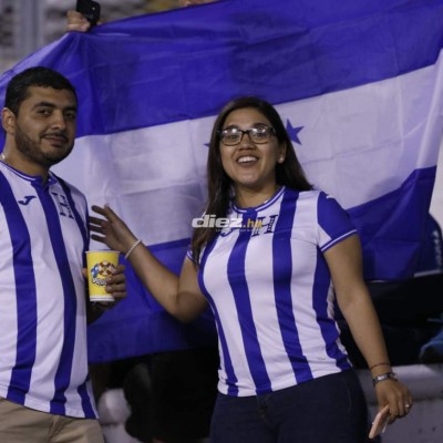 ¿Quién es la chica del maletín?; Las bellezas que adornan el Estadio Olímpico