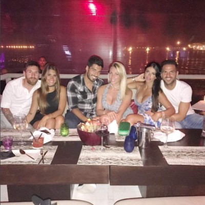 Así disfrutan las vacaciones los cracks ¡Vaya carita la de Messi!