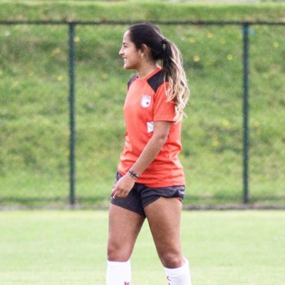 Lina Arciniegas, la hermosa compañera de equipo de la tica Melissa Herrera