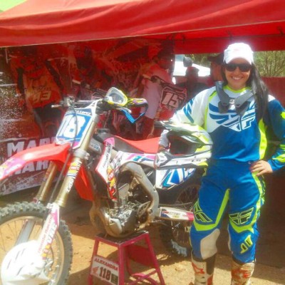 Alexandra López, la bella y talentosa hondureña del motocross