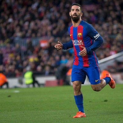 REVOLUCIÓN: Los jugadores que se marcharían del Barcelona y Real Madrid