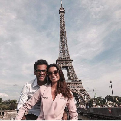 Los cracks del fútbol vacacionan y uno 'engaña' a su mujer en pleno vuelo