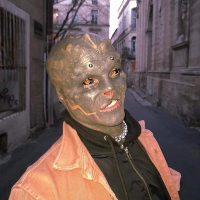 La impactante y aterradora transformación física de un fisiculturista que desea ser un ''extraterrestre negro''