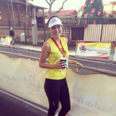 Jennifer Segura, la hermosa periodista tica aficionada al equipo del 'Ro-Ro'