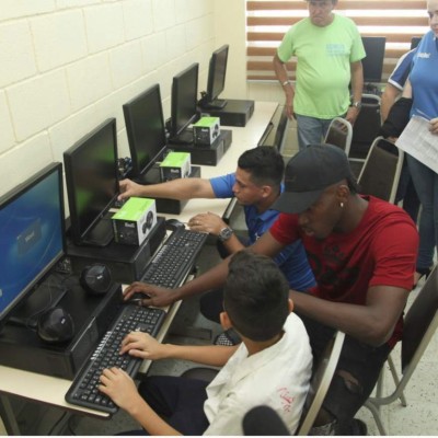 Fundación Alberth Elis: Los sueños de un futbolista que vivió en la pobreza y quiere transformar otras vidas